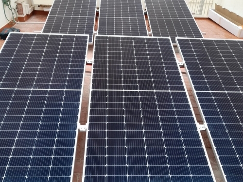 Instalación solar fotovoltaica de autoconsumo de 3 kW con microinversores