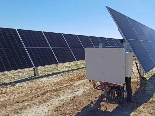 Instalación solar fotovoltaica en suelo sobre estructura móvil